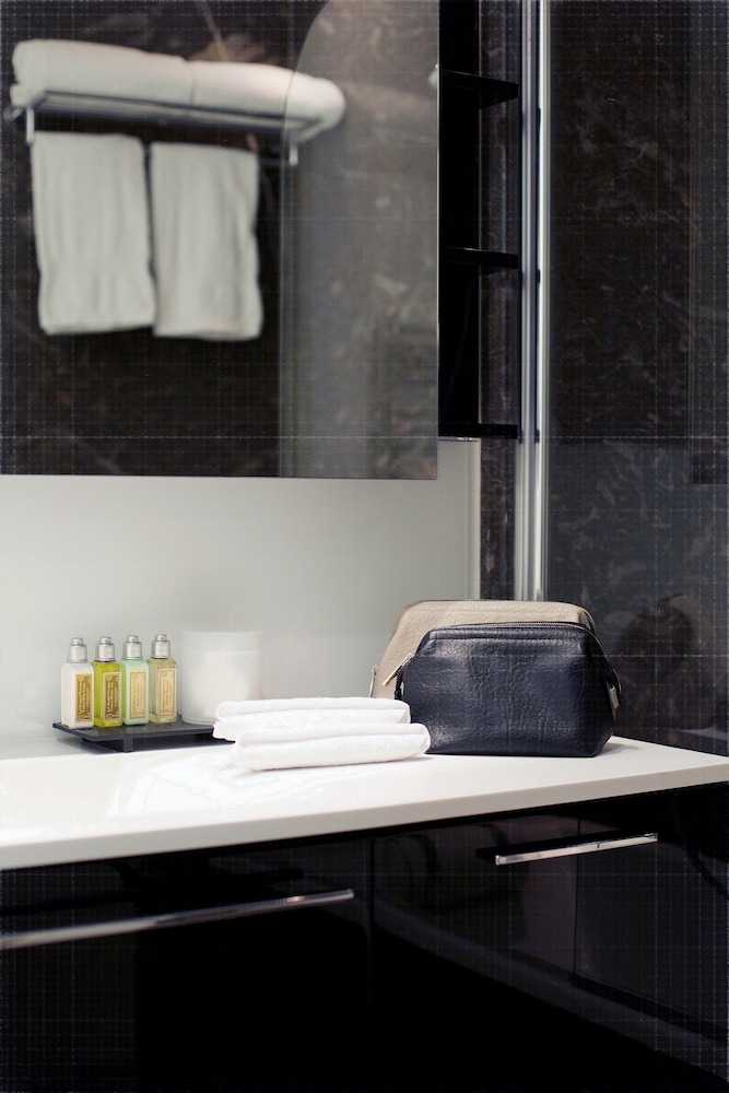 Bathroom amenities