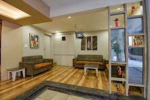 thumbnail: Lobby sitting area