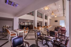 thumbnail: Bar (on property)