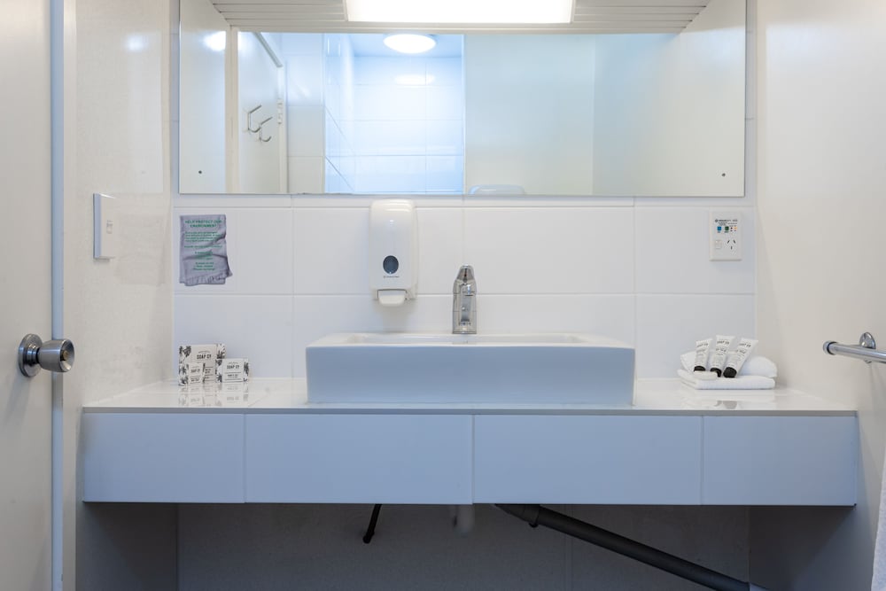 Bathroom sink
