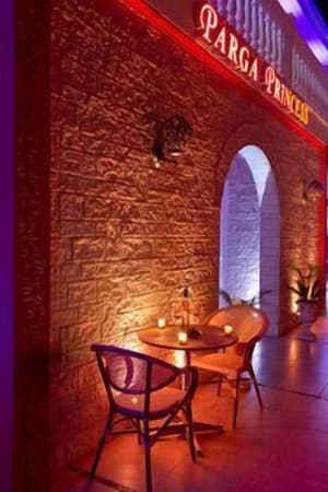 thumbnail: Outdoor dining