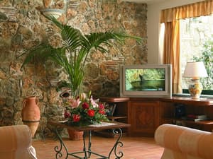 thumbnail: Bar (on property)