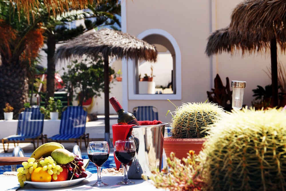 Poolside bar