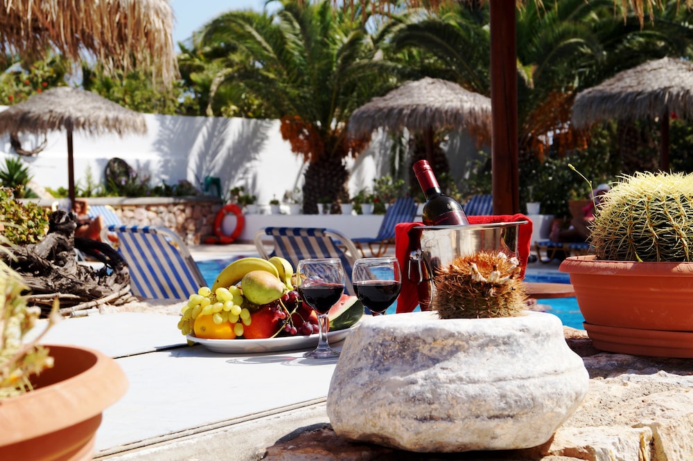 Poolside bar
