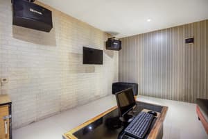 thumbnail: Karaoke room