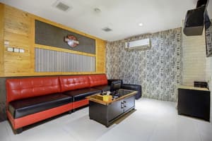 thumbnail: Karaoke room