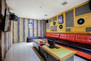 thumbnail: Karaoke room