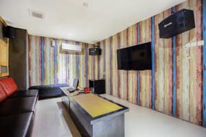 thumbnail: Karaoke room