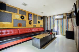 thumbnail: Karaoke room