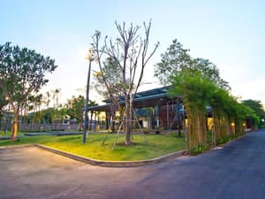 thumbnail: Property grounds