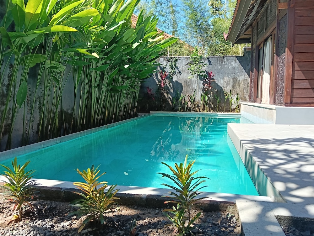 Private pool
