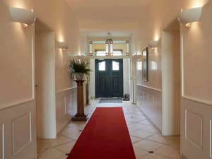 thumbnail: Interior entrance
