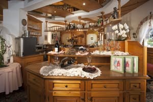 thumbnail: Bar (on property)
