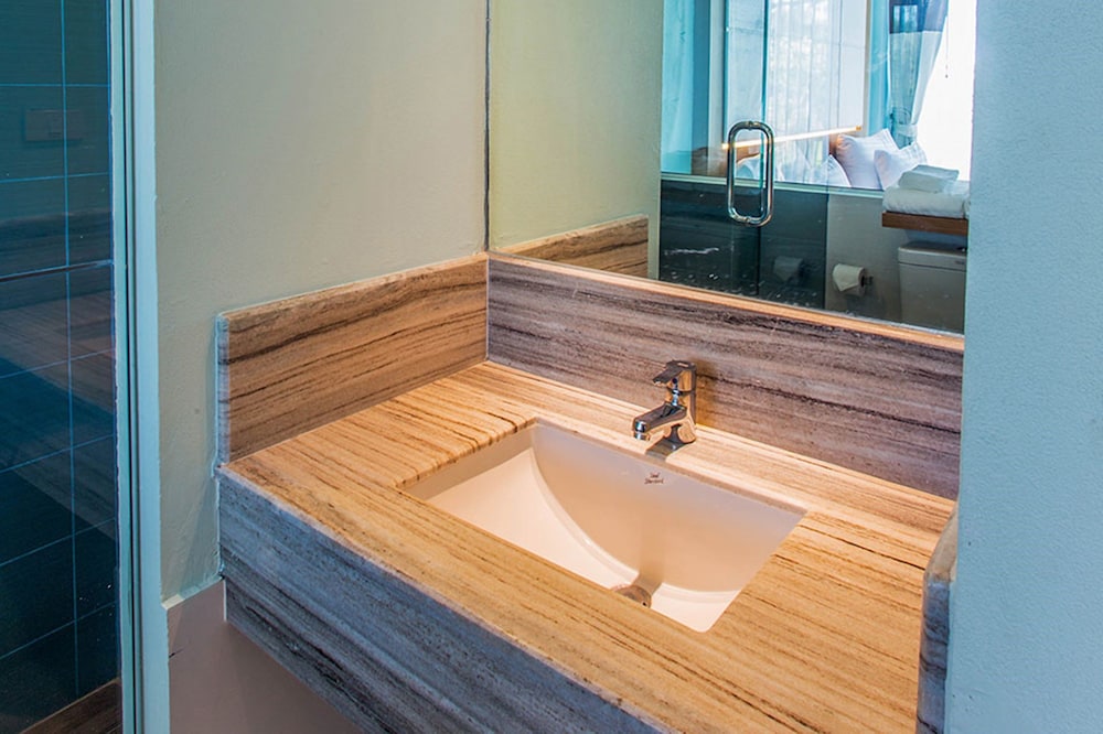 Bathroom sink