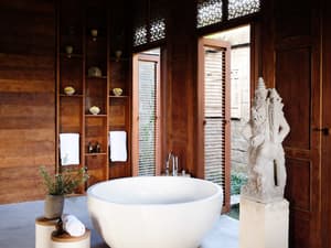 thumbnail: Deep soaking bathtub