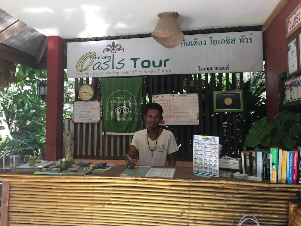 Check-in/check-out kiosk
