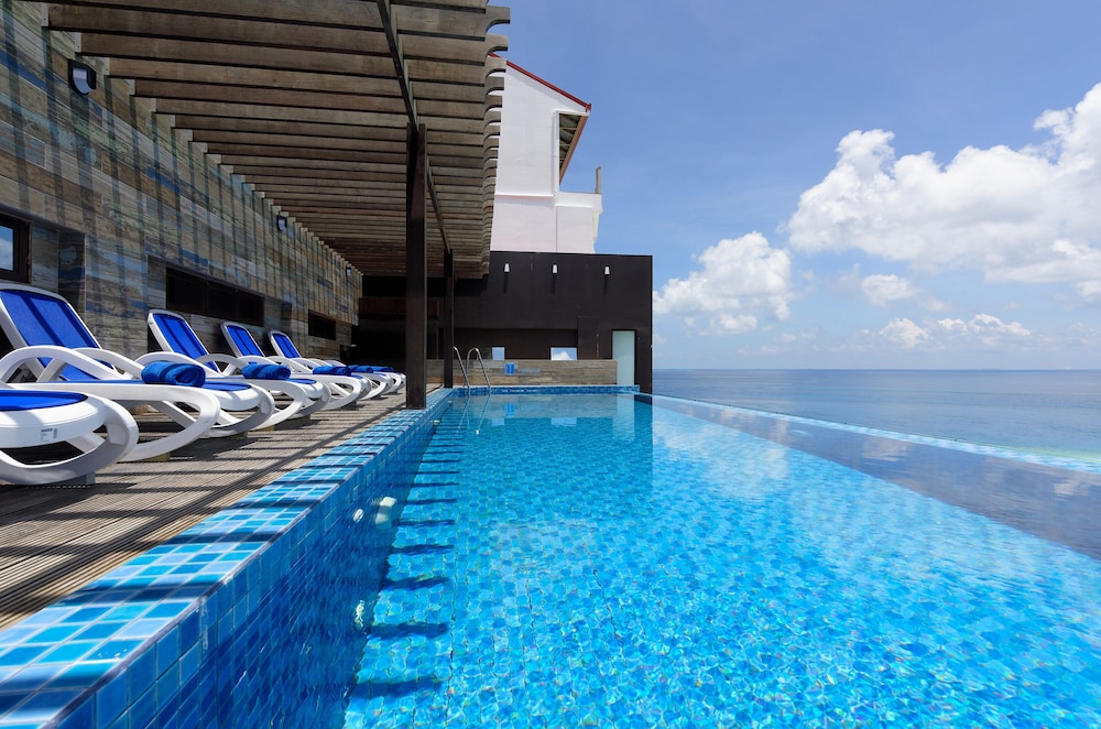 Infinity pool