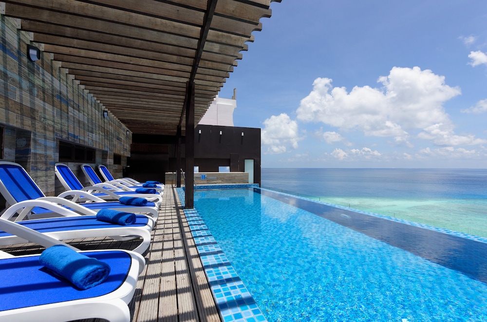Infinity pool