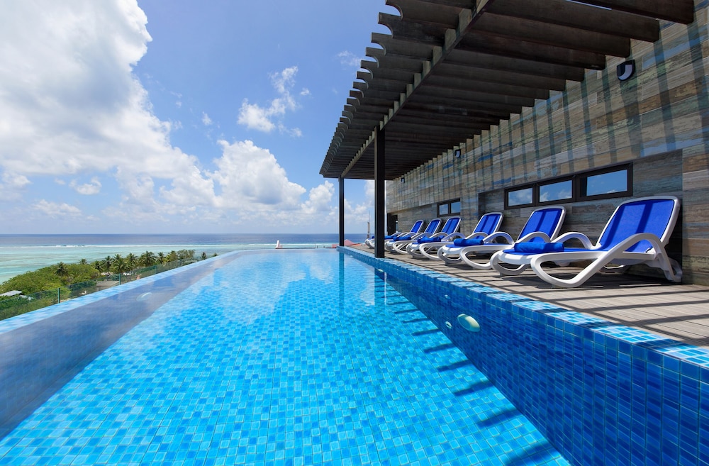 Infinity pool