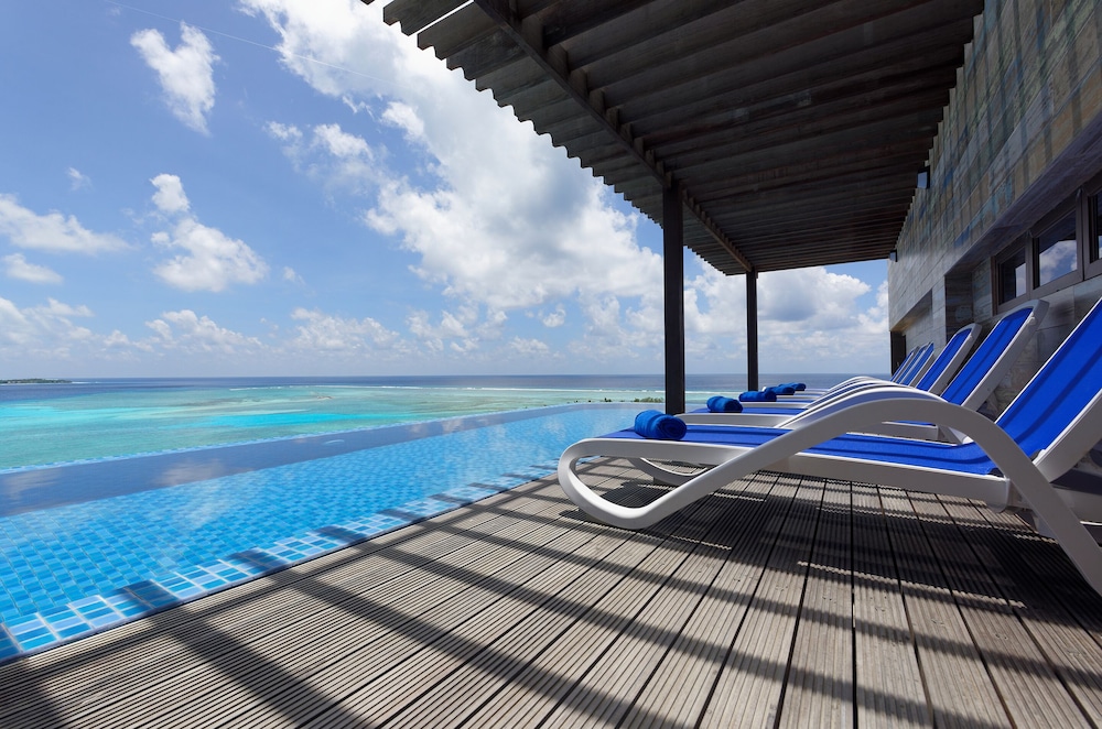 Infinity pool