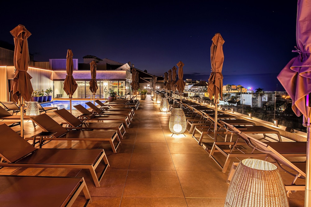 Rooftop pool