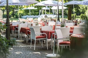 thumbnail: Outdoor dining