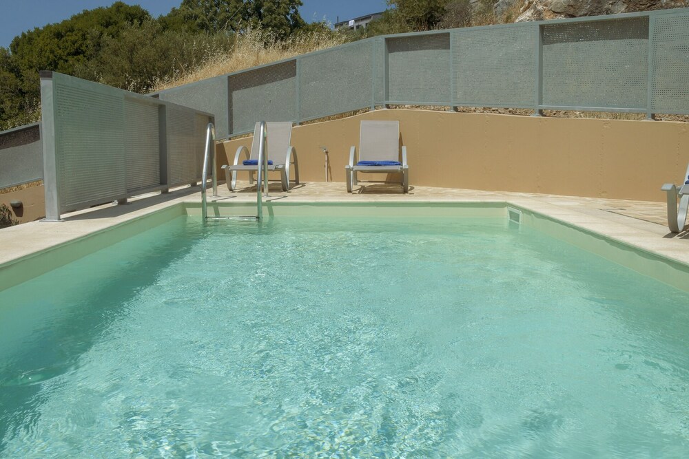 Private pool