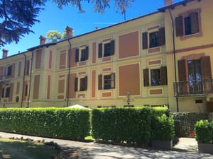 thumbnail: Front of property