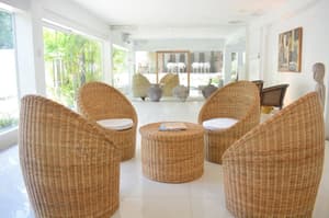 thumbnail: Lounge