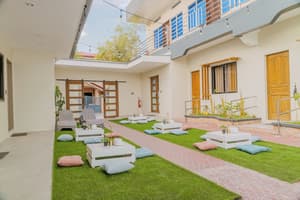 thumbnail: Courtyard view