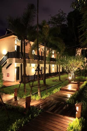thumbnail: Exterior