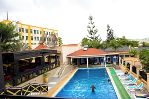 thumbnail: Swim-up bar
