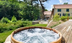 thumbnail: Outdoor spa tub