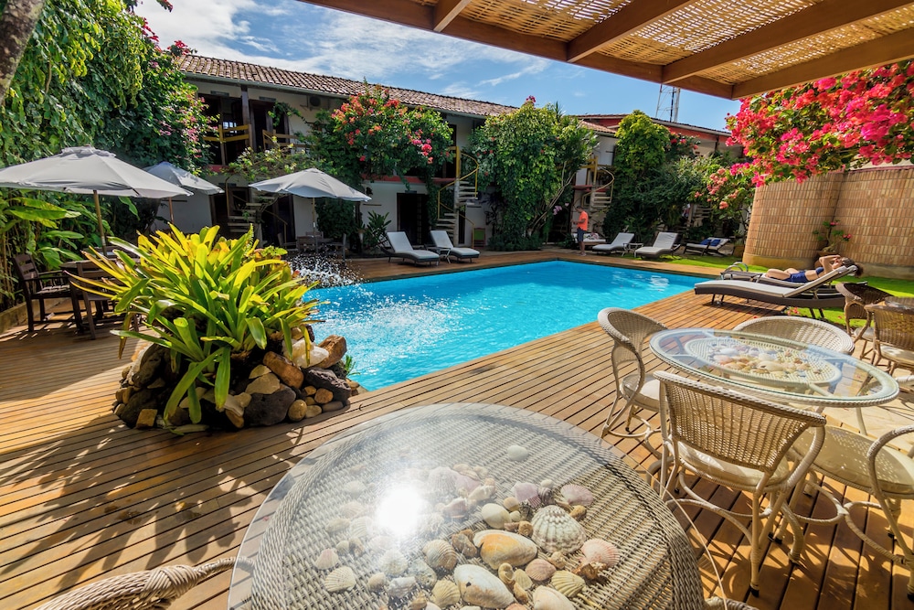 Poolside bar