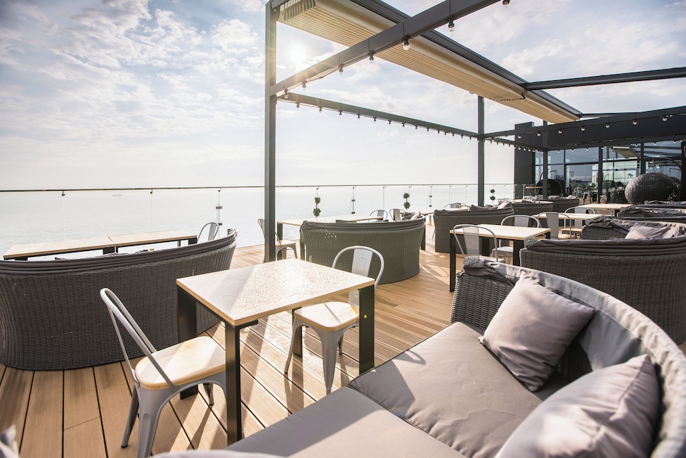 Sundeck