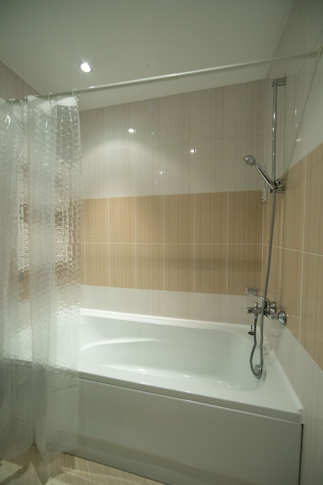 Deep soaking bathtub
