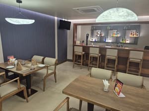 thumbnail: Couples dining