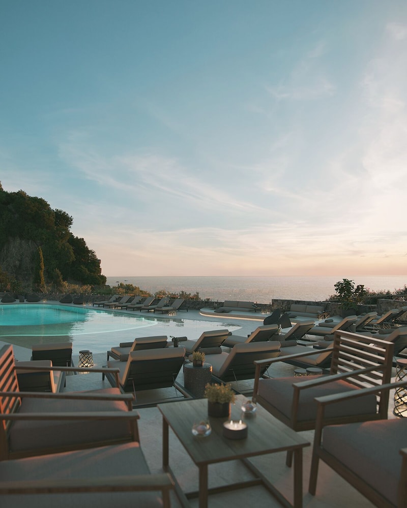 Poolside bar