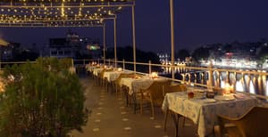 thumbnail: Outdoor dining
