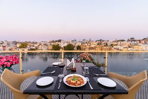 thumbnail: Restaurant