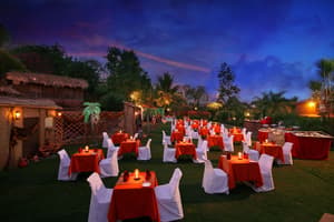 thumbnail: Outdoor dining