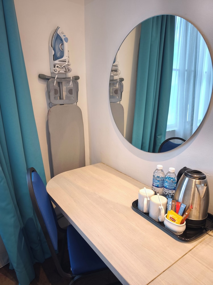 Iron/ironing board