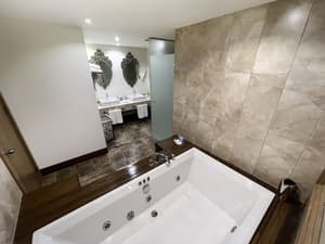 thumbnail: Jetted tub