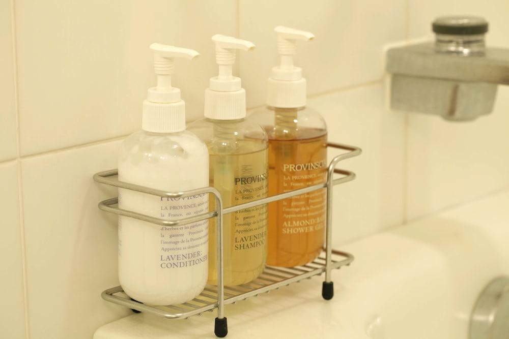 Bathroom amenities