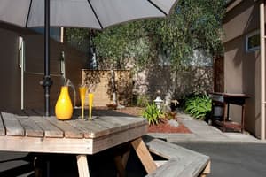 thumbnail: Bar (on property)
