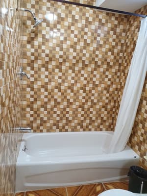thumbnail: Deep soaking bathtub