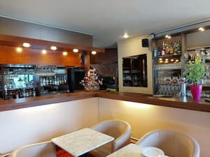 thumbnail: Bar (on property)