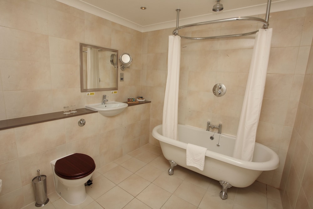 Deep soaking bathtub