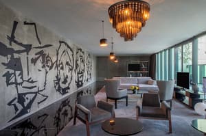 thumbnail: Bar (on property)