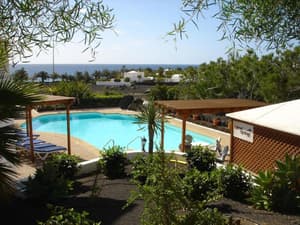 thumbnail: Poolside bar